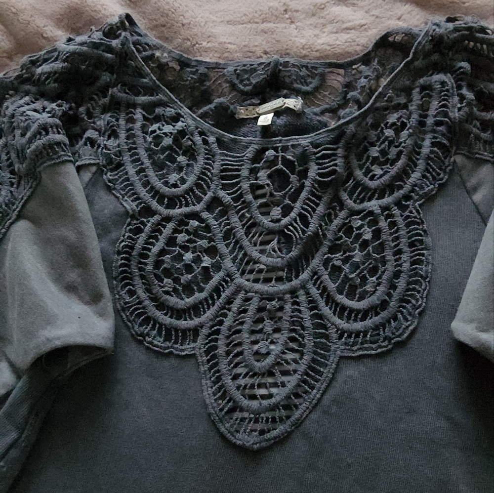 Gimmicks women's tunic, fun detailing,  lace on sleeves some striping on edge
